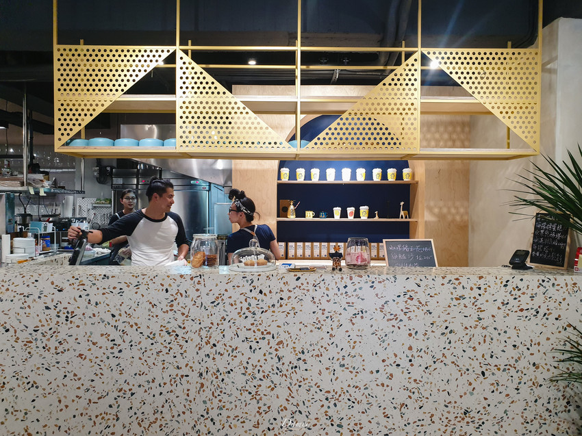 source: imgur.com 台北中正|GinGin Coffee Company-長頸鹿藏在咖啡館裡,平價咖啡館擄獲少女心