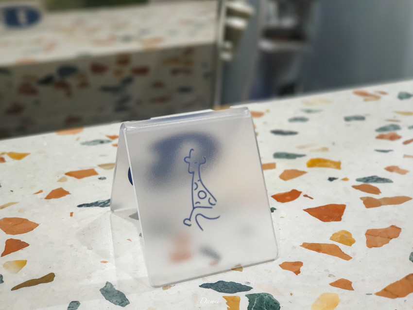 source: imgur.com 台北中正|GinGin Coffee Company-長頸鹿藏在咖啡館裡,平價咖啡館擄獲少女心