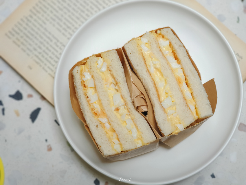 source: imgur.com 台北中正|GinGin Coffee Company-長頸鹿藏在咖啡館裡,平價咖啡館擄獲少女心