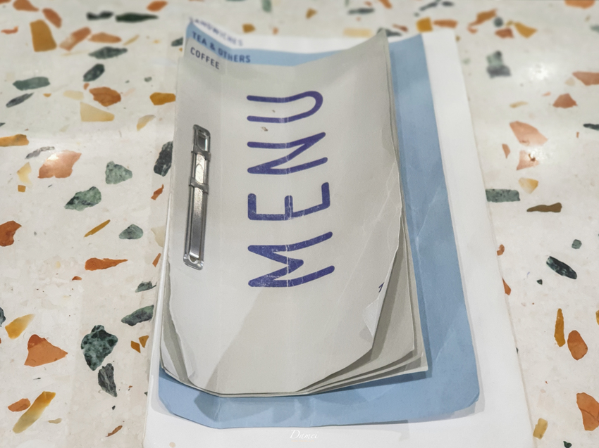 source: imgur.com 台北中正|GinGin Coffee Company-長頸鹿藏在咖啡館裡,平價咖啡館擄獲少女心