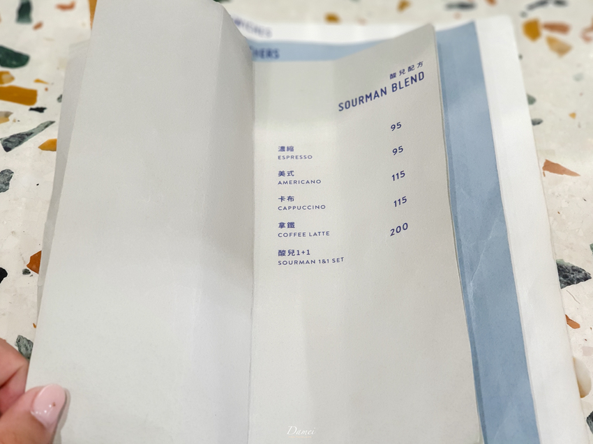 source: imgur.com 台北中正|GinGin Coffee Company-長頸鹿藏在咖啡館裡,平價咖啡館擄獲少女心