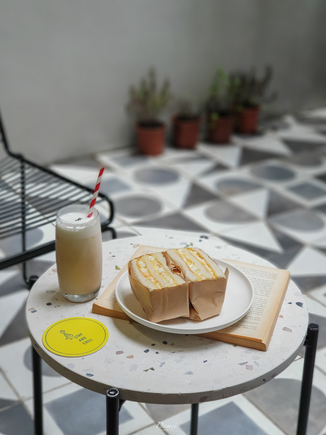 source: imgur.com 台北中正|GinGin Coffee Company-長頸鹿藏在咖啡館裡,平價咖啡館擄獲少女心