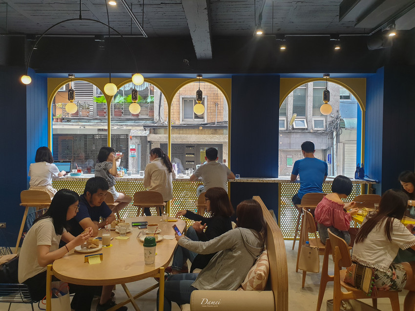 source: imgur.com 台北中正|GinGin Coffee Company-長頸鹿藏在咖啡館裡,平價咖啡館擄獲少女心