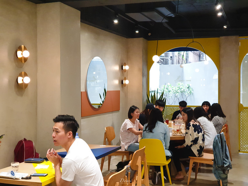 source: imgur.com 台北中正|GinGin Coffee Company-長頸鹿藏在咖啡館裡,平價咖啡館擄獲少女心