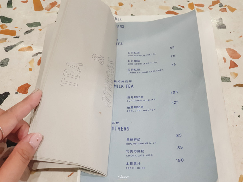 source: imgur.com 台北中正|GinGin Coffee Company-長頸鹿藏在咖啡館裡,平價咖啡館擄獲少女心