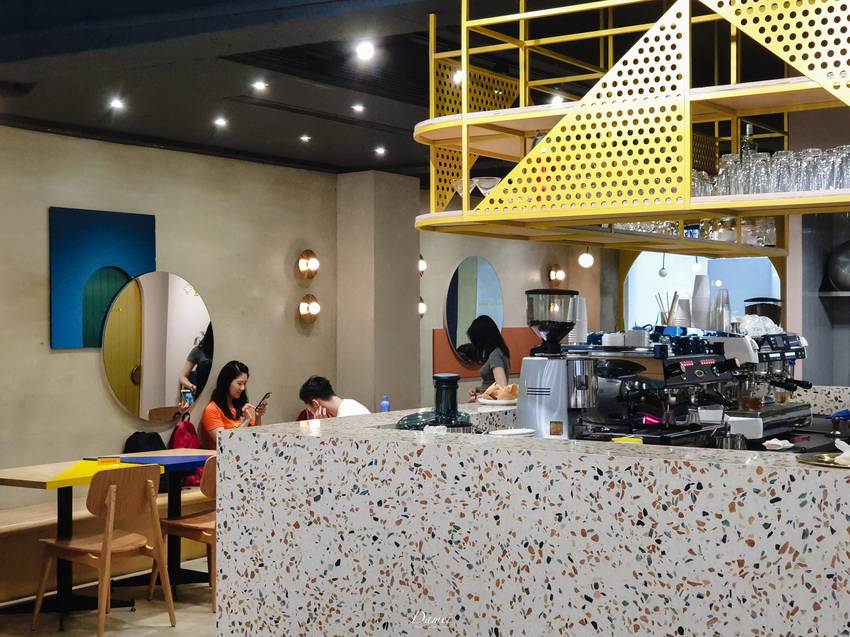 source: imgur.com 台北中正|GinGin Coffee Company-長頸鹿藏在咖啡館裡,平價咖啡館擄獲少女心