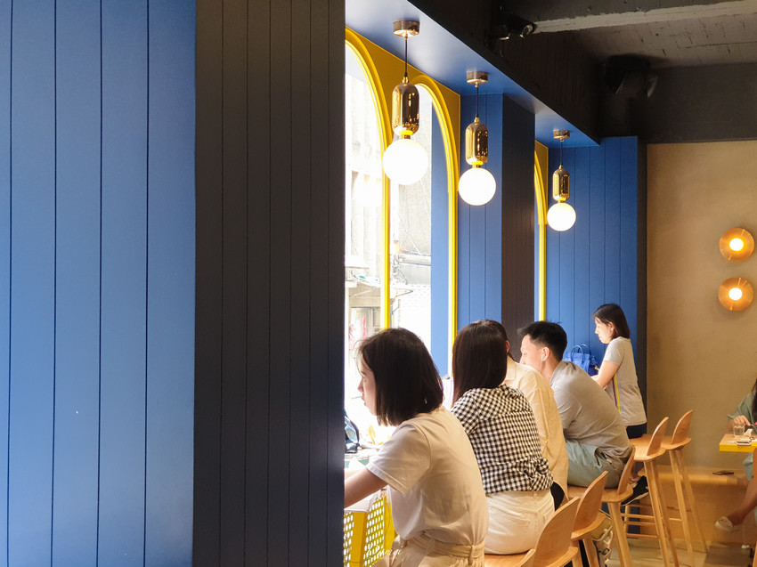 source: imgur.com 台北中正|GinGin Coffee Company-長頸鹿藏在咖啡館裡,平價咖啡館擄獲少女心