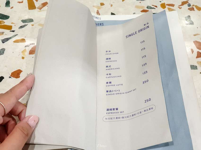 source: imgur.com 台北中正|GinGin Coffee Company-長頸鹿藏在咖啡館裡,平價咖啡館擄獲少女心