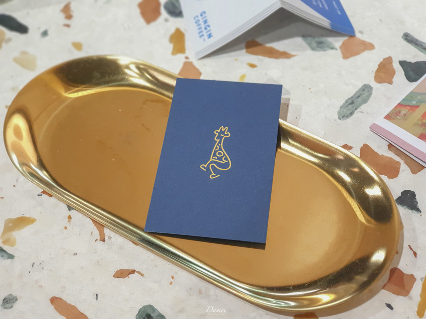 source: imgur.com 台北中正|GinGin Coffee Company-長頸鹿藏在咖啡館裡,平價咖啡館擄獲少女心