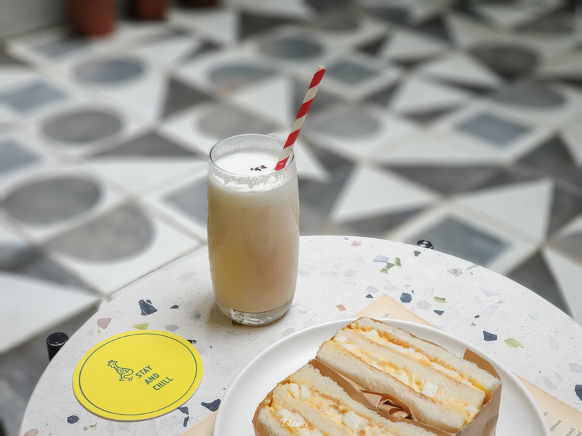 source: imgur.com 台北中正|GinGin Coffee Company-長頸鹿藏在咖啡館裡,平價咖啡館擄獲少女心