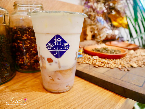 【台南美食】漫渡拾光-西門店 溫馨派開放式裝潢 ‖ 攝影師風格的浪漫飲品 ❤ 逛街累了就來杯療育飲品吧