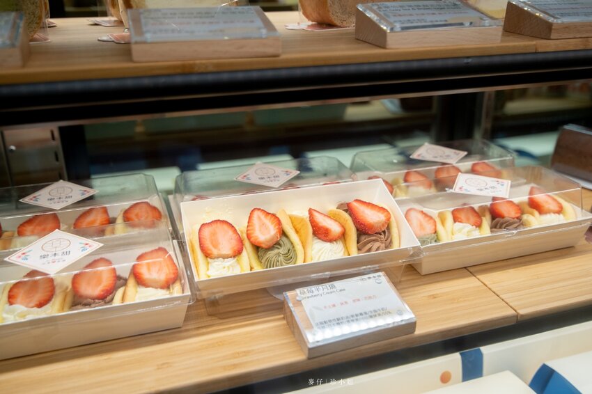 2022新春賀歲最好逛『大江購物中心』,虎力全開送鈔大,桃園青埔美食最齊全,全年免費停車!