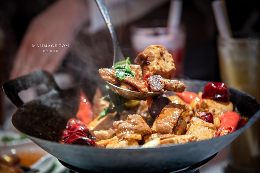 2022新春賀歲最好逛『大江購物中心』,虎力全開送鈔大,桃園青埔美食最齊全,全年免費停車!