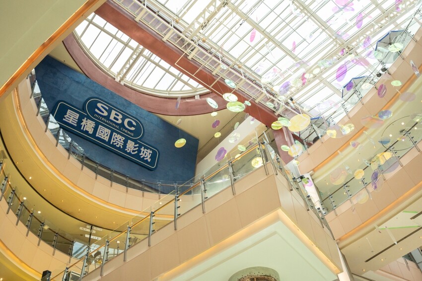 野餐模式啟動！森林系購物商城在大江購物中心，桃園青埔必訪大江購物中心2022春夏裝置藝術亮點滿滿，甜點輕