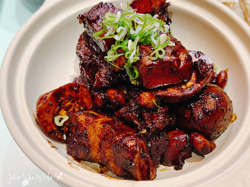 賀歲祭來大江，逛一整天都不夠，桃園青埔美食綠洲，好吃好玩又滿足，快來大江購物中心沾沾春節喜氣！