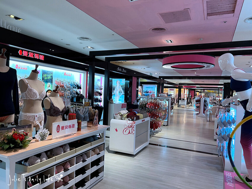 賀歲祭來大江，逛一整天都不夠，桃園青埔美食綠洲，好吃好玩又滿足，快來大江購物中心沾沾春節喜氣！