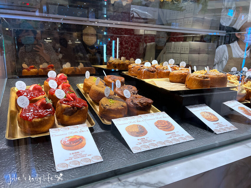 賀歲祭來大江，逛一整天都不夠，桃園青埔美食綠洲，好吃好玩又滿足，快來大江購物中心沾沾春節喜氣！