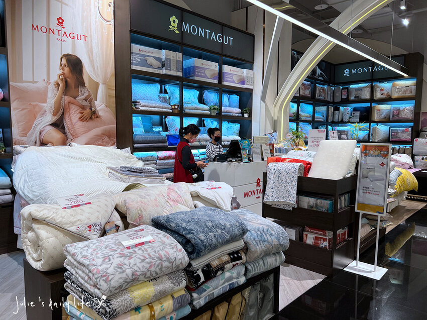 賀歲祭來大江，逛一整天都不夠，桃園青埔美食綠洲，好吃好玩又滿足，快來大江購物中心沾沾春節喜氣！