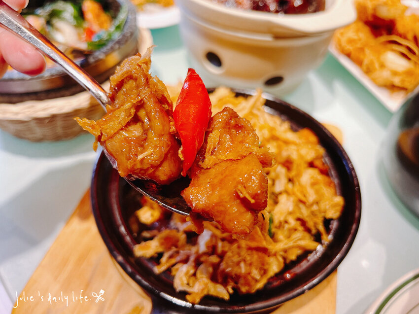 賀歲祭來大江，逛一整天都不夠，桃園青埔美食綠洲，好吃好玩又滿足，快來大江購物中心沾沾春節喜氣！