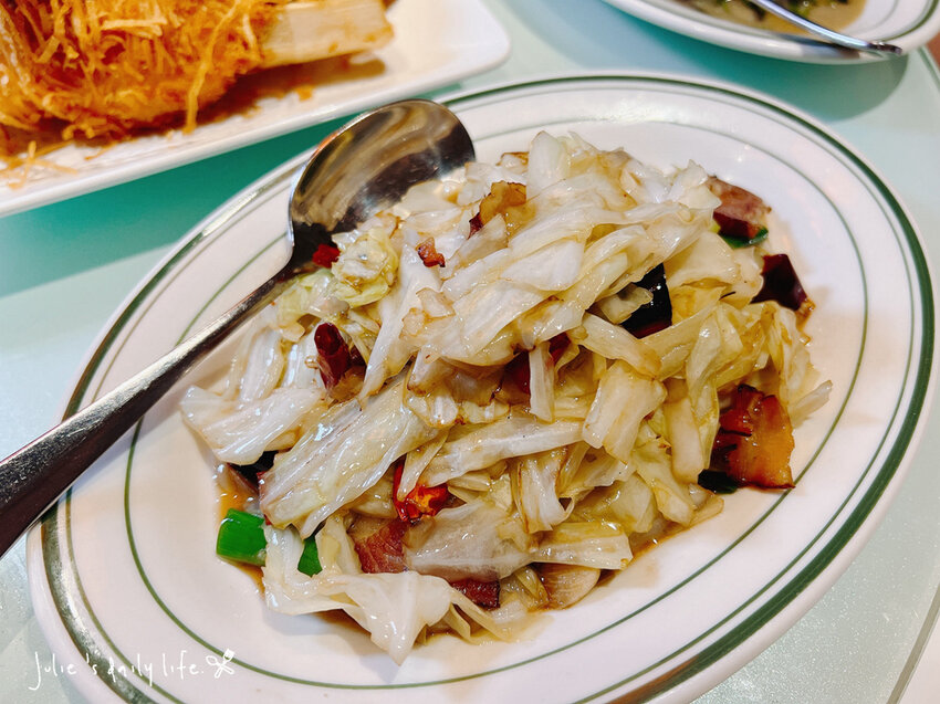 賀歲祭來大江，逛一整天都不夠，桃園青埔美食綠洲，好吃好玩又滿足，快來大江購物中心沾沾春節喜氣！