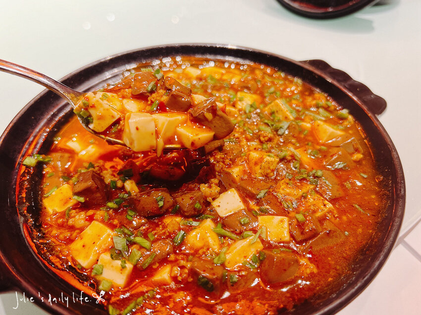 賀歲祭來大江，逛一整天都不夠，桃園青埔美食綠洲，好吃好玩又滿足，快來大江購物中心沾沾春節喜氣！