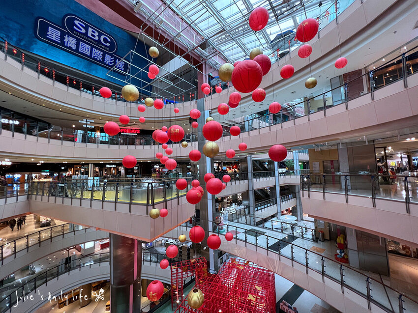 賀歲祭來大江，逛一整天都不夠，桃園青埔美食綠洲，好吃好玩又滿足，快來大江購物中心沾沾春節喜氣！