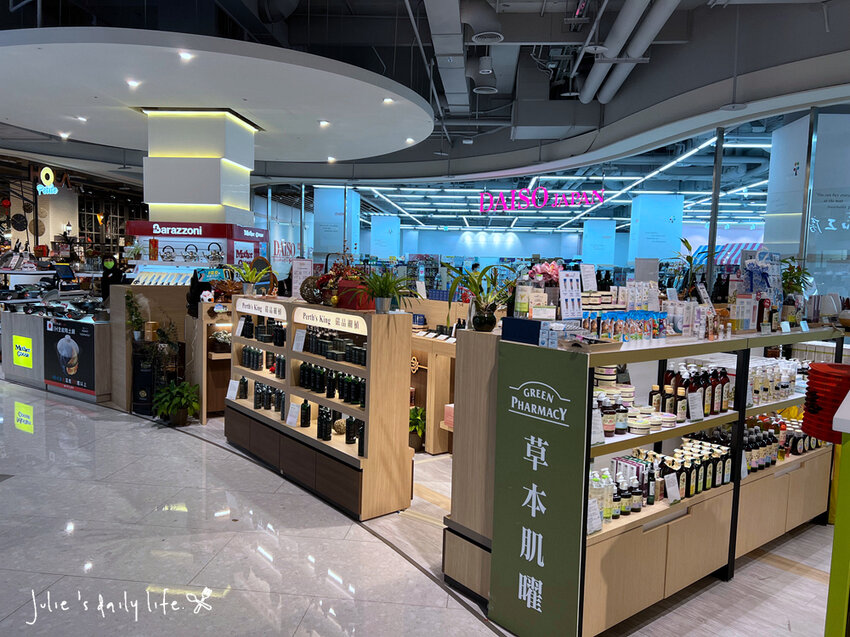 賀歲祭來大江，逛一整天都不夠，桃園青埔美食綠洲，好吃好玩又滿足，快來大江購物中心沾沾春節喜氣！