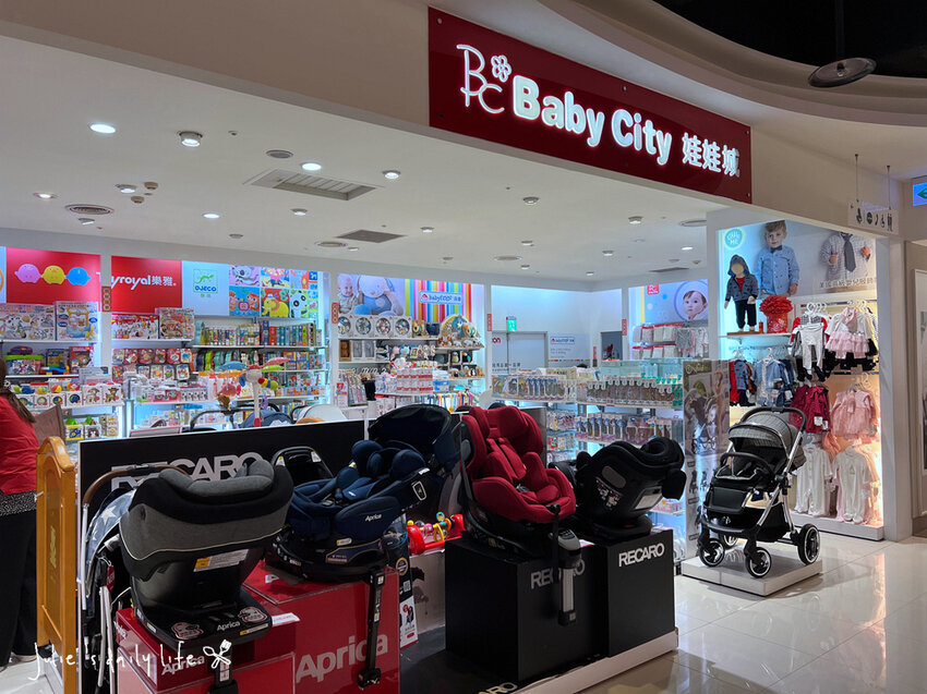 賀歲祭來大江，逛一整天都不夠，桃園青埔美食綠洲，好吃好玩又滿足，快來大江購物中心沾沾春節喜氣！