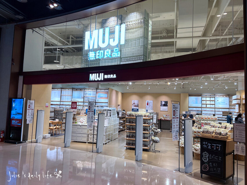 賀歲祭來大江，逛一整天都不夠，桃園青埔美食綠洲，好吃好玩又滿足，快來大江購物中心沾沾春節喜氣！