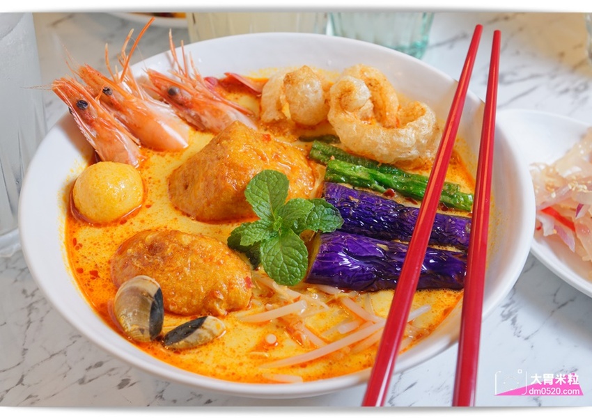 瘦仔林叻沙,道地馬來西亞風味x網美打卡店！檳城亞參叻沙,辣死你媽椰漿飯,香濃蝦湯頭~有夠正點,台北市民大道美食,台北叻沙推薦, - 大胃米粒 DAVID & MILLY