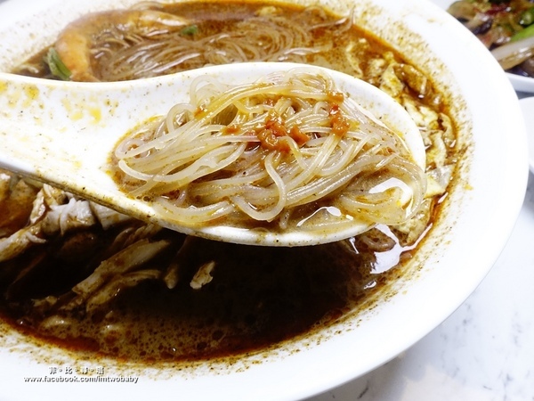 瘦仔林叻沙：捷運忠孝復興站美食 瘦仔林叻沙laksa 來自馬來西亞料理主廚 享受道地南洋美食免出國 網美IG打卡新熱點！