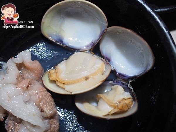 桃園經國路美食-祥富水產桃園店-海鮮火鍋超市來啦~單點火鍋的食材，比全聯還便宜的價格啊!!!! (邀約) @民宿女王芽月-美食.旅遊.全台趴趴走