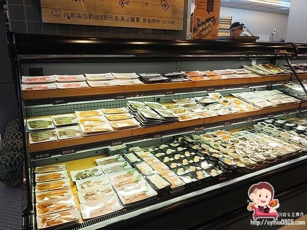 桃園經國路美食-祥富水產桃園店-海鮮火鍋超市來啦~單點火鍋的食材，比全聯還便宜的價格啊!!!! (邀約) @民宿女王芽月-美食.旅遊.全台趴趴走