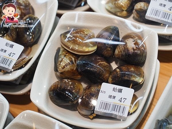 桃園經國路美食-祥富水產桃園店-海鮮火鍋超市來啦~單點火鍋的食材，比全聯還便宜的價格啊!!!! (邀約) @民宿女王芽月-美食.旅遊.全台趴趴走