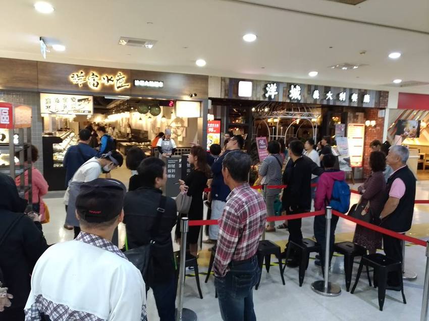 桃園經國路美食-祥富水產桃園店-海鮮火鍋超市來啦~單點火鍋的食材，比全聯還便宜的價格啊!!!! (邀約) @民宿女王芽月-美食.旅遊.全台趴趴走