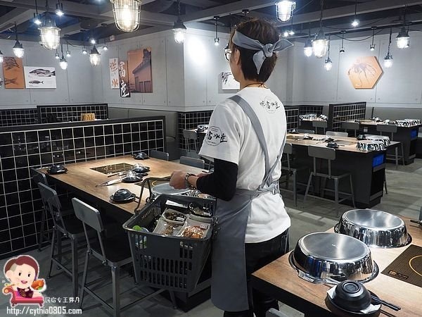 桃園經國路美食-祥富水產桃園店-海鮮火鍋超市來啦~單點火鍋的食材，比全聯還便宜的價格啊!!!! (邀約) @民宿女王芽月-美食.旅遊.全台趴趴走