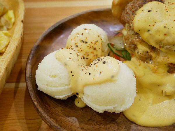 日十。2號店:日十。中華店-台南永康早午餐 南台科大附近夯店 平價味好選擇多 套餐超值不升級可惜 不早來可是要排隊唷 新菜單上市