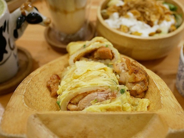 日十。2號店:日十。中華店-台南永康早午餐 南台科大附近夯店 平價味好選擇多 套餐超值不升級可惜 不早來可是要排隊唷 新菜單上市