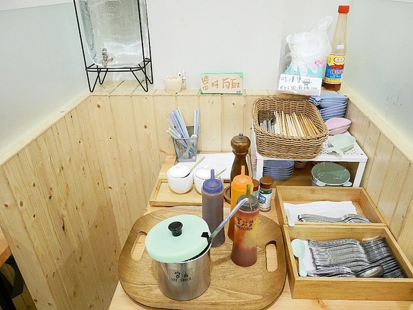 日十。2號店:日十。中華店-台南永康早午餐 南台科大附近夯店 平價味好選擇多 套餐超值不升級可惜 不早來可是要排隊唷 新菜單上市