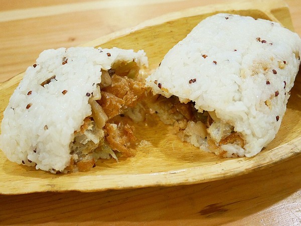 日十。2號店:日十。中華店-台南永康早午餐 南台科大附近夯店 平價味好選擇多 套餐超值不升級可惜 不早來可是要排隊唷 新菜單上市