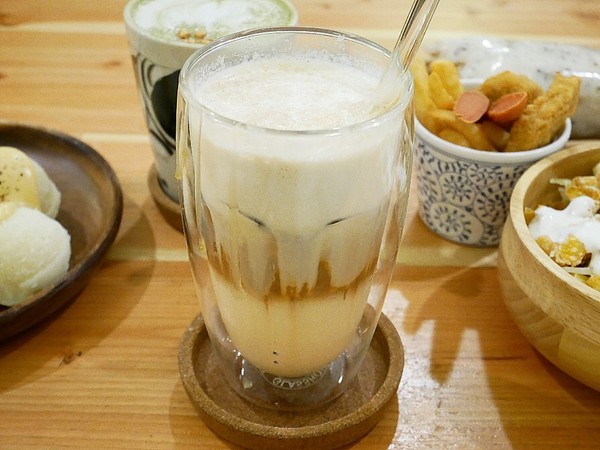 日十。2號店:日十。中華店-台南永康早午餐 南台科大附近夯店 平價味好選擇多 套餐超值不升級可惜 不早來可是要排隊唷 新菜單上市