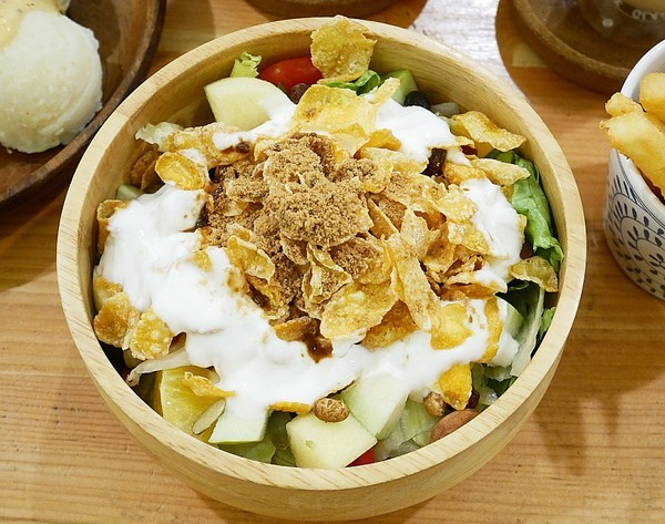 日十。2號店:日十。中華店-台南永康早午餐 南台科大附近夯店 平價味好選擇多 套餐超值不升級可惜 不早來可是要排隊唷 新菜單上市