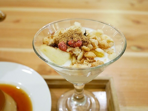 日十。2號店:日十。中華店-台南永康早午餐 南台科大附近夯店 平價味好選擇多 套餐超值不升級可惜 不早來可是要排隊唷 新菜單上市