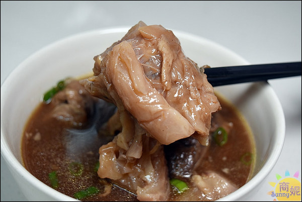 宸寶湯包：宸寶湯包。牛肉厚度直逼三公分比牛排還要厚!全台宅配加熱三分鐘輕鬆上桌