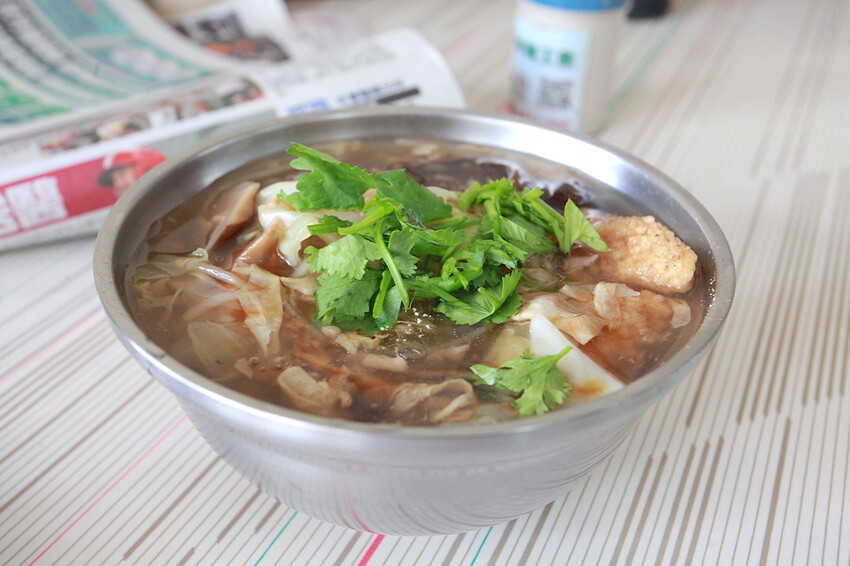 台南市永康區吃。台南市|永康區。「鹽行土魠魚羹」隱身在鹽行三村國小旁專賣台南特色小吃,主打土魠魚和虱目魚相關料理