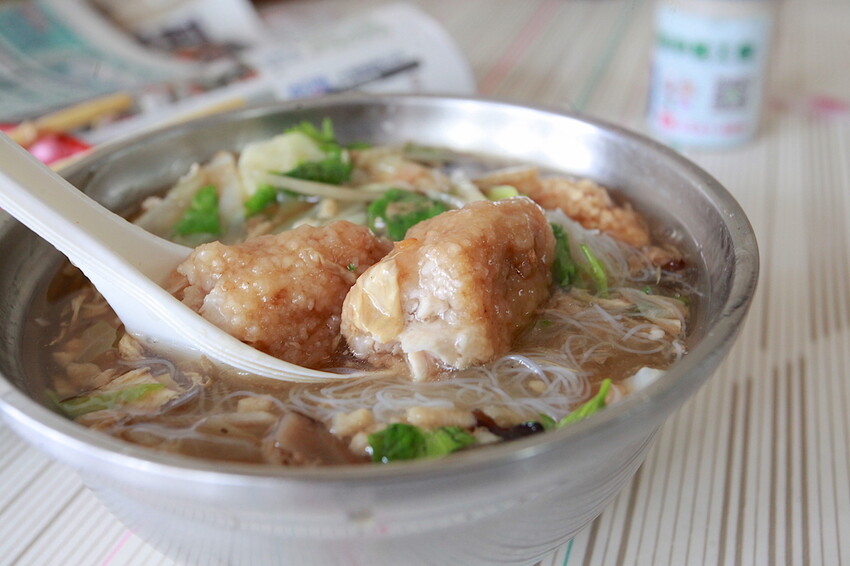 台南市永康區吃。台南市|永康區。「鹽行土魠魚羹」隱身在鹽行三村國小旁專賣台南特色小吃,主打土魠魚和虱目魚相關料理