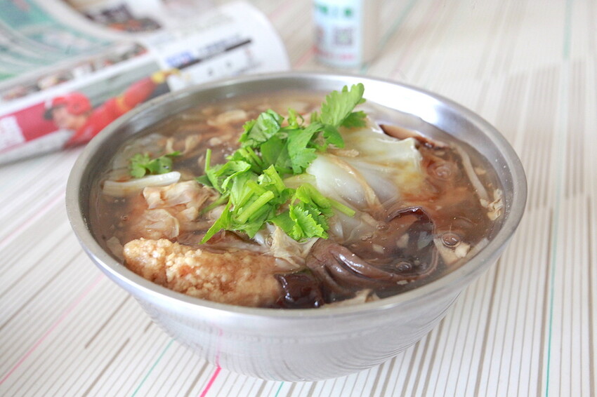 台南市永康區吃。台南市|永康區。「鹽行土魠魚羹」隱身在鹽行三村國小旁專賣台南特色小吃,主打土魠魚和虱目魚相關料理