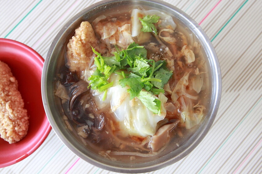 台南市永康區吃。台南市|永康區。「鹽行土魠魚羹」隱身在鹽行三村國小旁專賣台南特色小吃,主打土魠魚和虱目魚相關料理