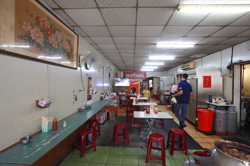 台南市永康區吃。台南市|永康區。「鹽行土魠魚羹」隱身在鹽行三村國小旁專賣台南特色小吃,主打土魠魚和虱目魚相關料理