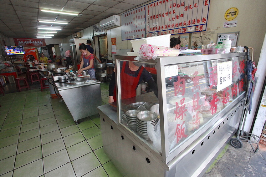 台南市永康區吃。台南市|永康區。「鹽行土魠魚羹」隱身在鹽行三村國小旁專賣台南特色小吃,主打土魠魚和虱目魚相關料理